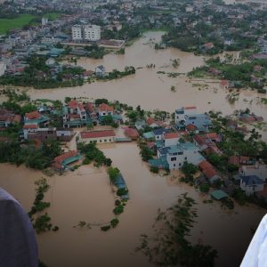 Dùng bom nước, Tập dọa Tô xanh mặt. Chỉ Tô mới hiểu?